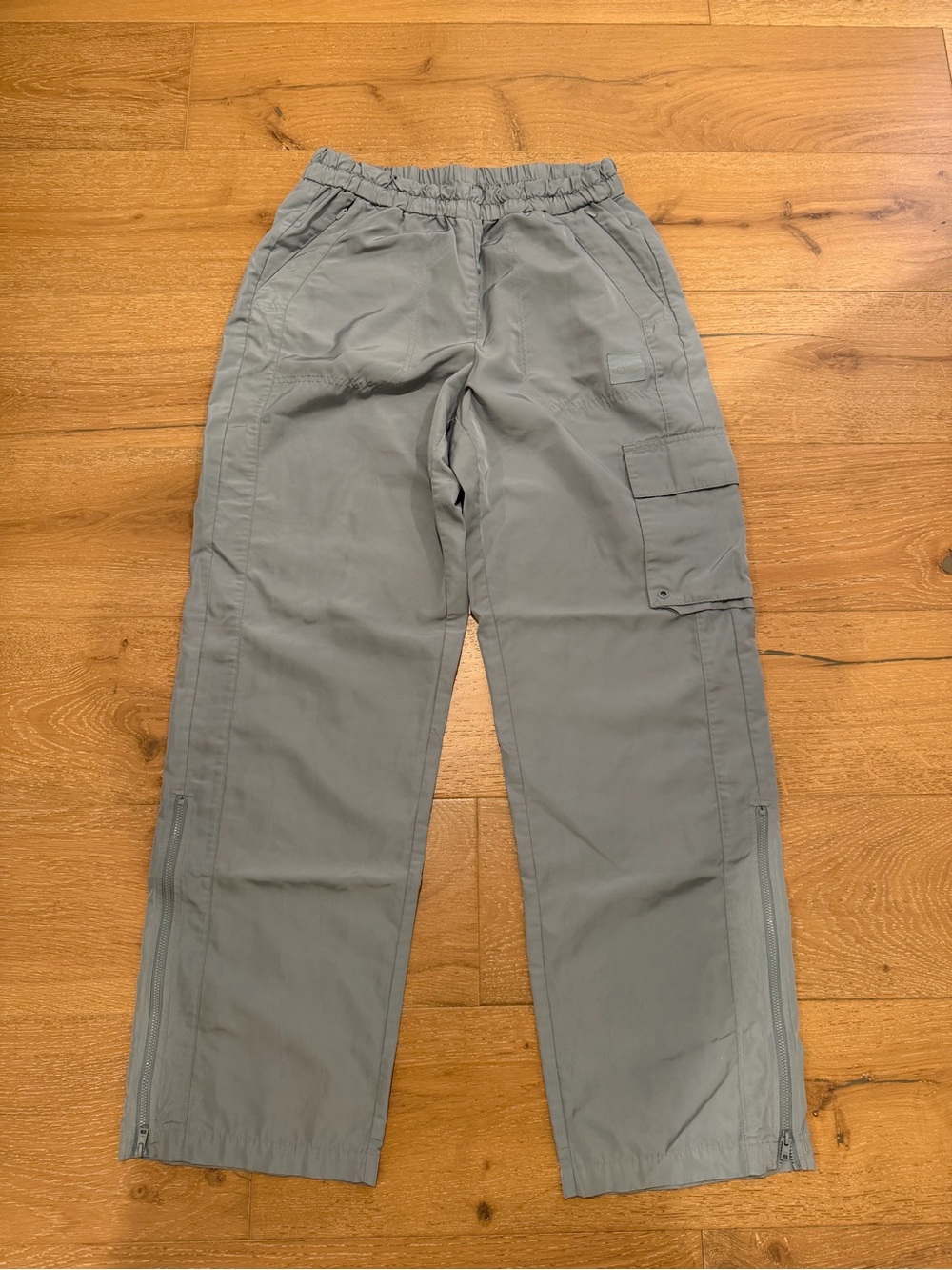 ALO Yoga Men's Light Grey Cargo Style Pants with Elastic Waist
